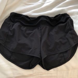 size 8 speed up 2.5 black lululemon shorts